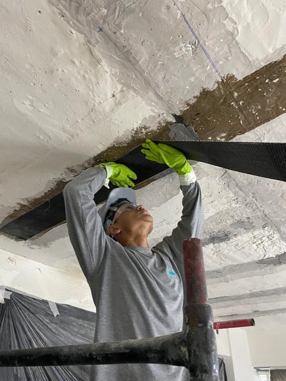 Reforço com fibra de carbono